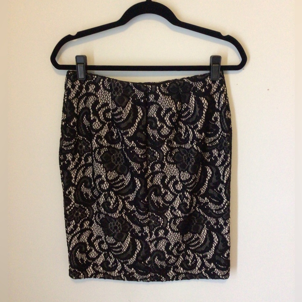 NWOT ANN TAYLOR LACE SKIRT WITH WIDE ELASTIC WAIST SIZE 6p